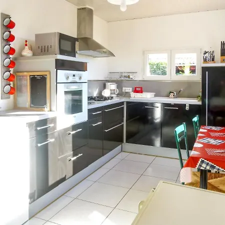Maison Charmante Près De Avec Piscine Privée Hébergement de vacances *