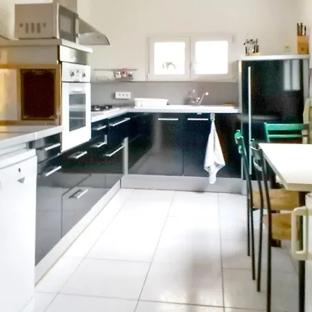 Holiday home Maison Charmante Pres De Avec Piscine Privee