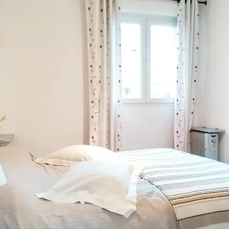 Maison Charmante Près De Avec Piscine Privée